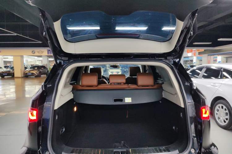 Used Zotye T700 2017 1.8T Dual-Clutch Luxury Model Trunk