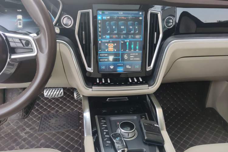 Used Zotye T700 2017 1.8T Dual-Clutch Prestige Model Audio And AC Panel