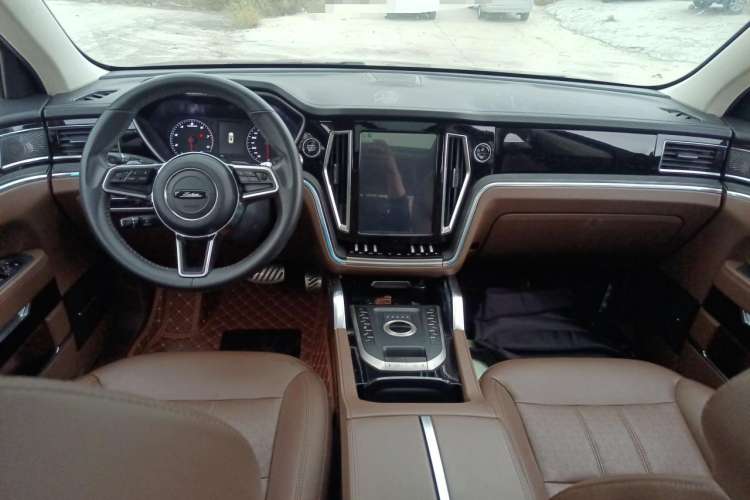 Used Zotye T700 2017 1.8T Dual-Clutch Luxury Model Center Console