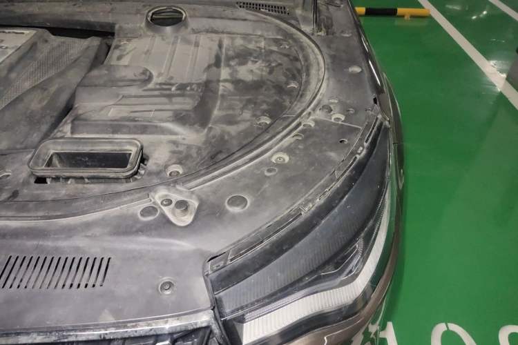 Used Zotye T700 2017 1.8T Dual-Clutch Prestige Model Engine Bay Left