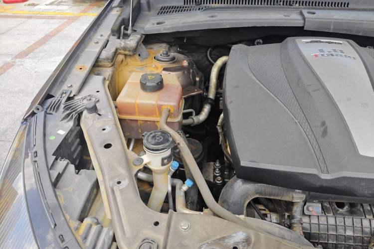 Used Zotye T700 2017 1.8T Dual-Clutch Prestige Model Engine Bay Right