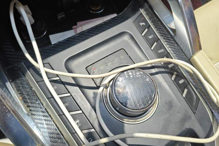 Used Zotye T700 2017 1.8T Dual-Clutch Prestige Model Gear Lever