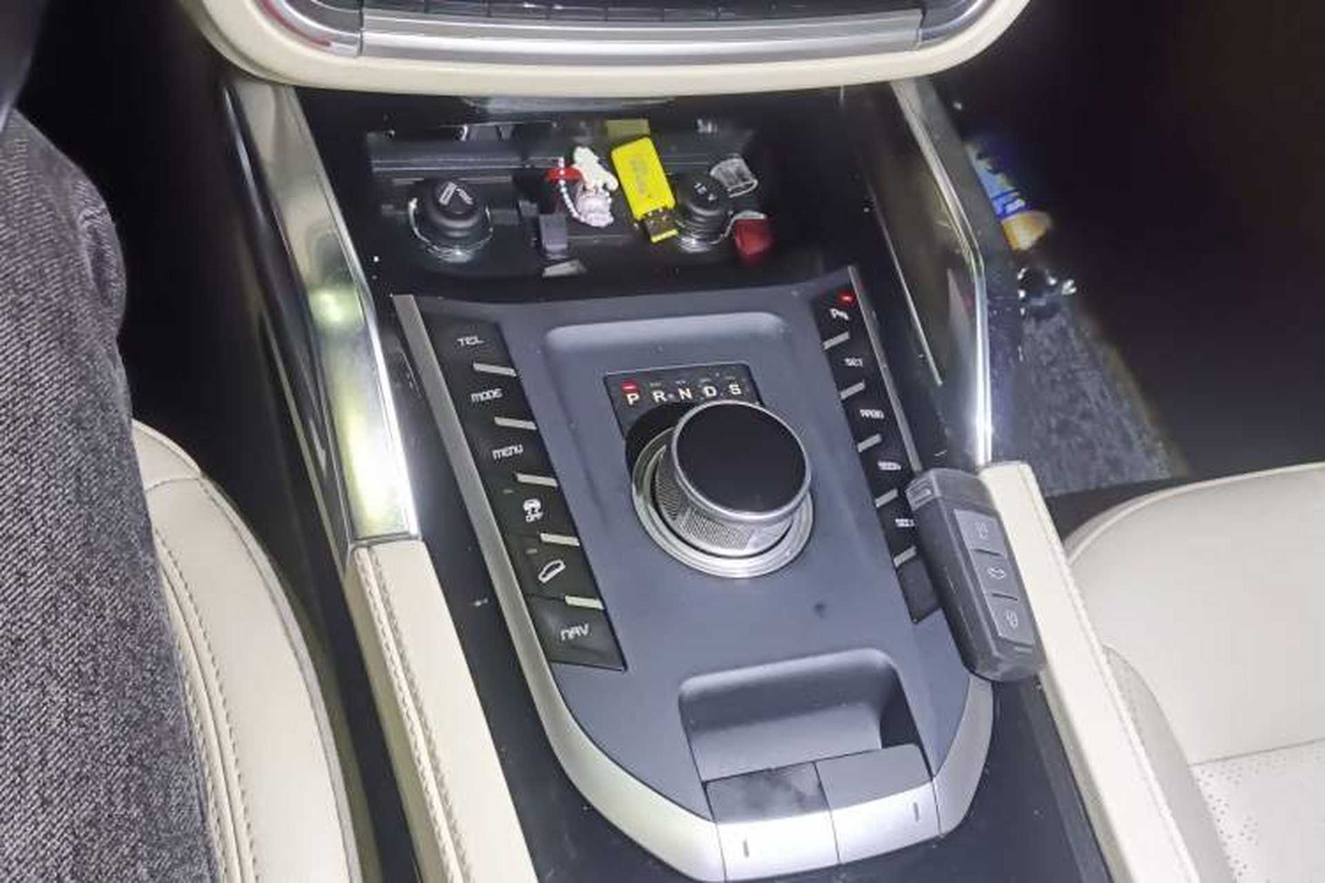 Used Zotye T700 2017 1.8T Dual-Clutch Prestige Model Gear Lever