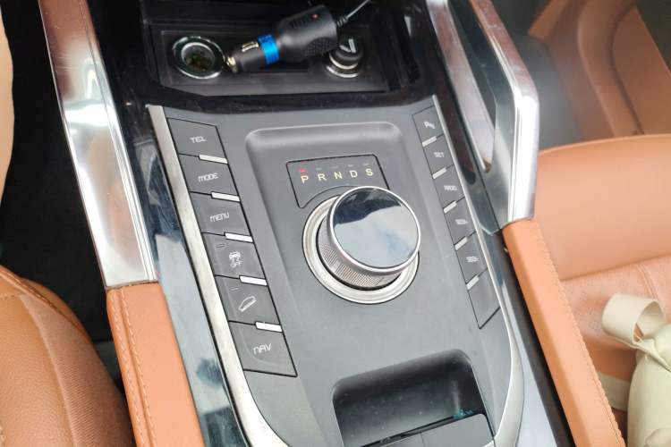 Used Zotye T700 2017 1.8T Dual-Clutch Prestige Model Gear Lever