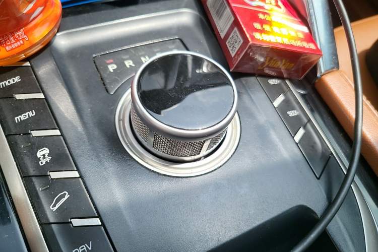 Used Zotye T700 2017 1.8T Dual-Clutch Prestige Model Gear Lever