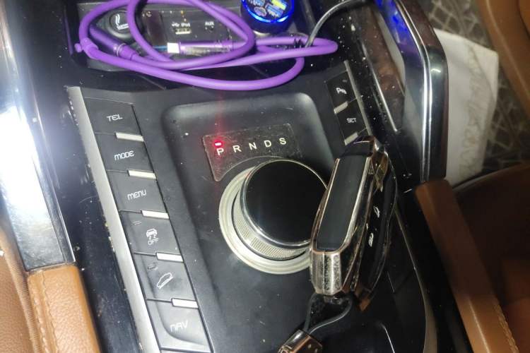 Used Zotye T700 2017 1.8T Dual-Clutch Prestige Model Gear Lever
