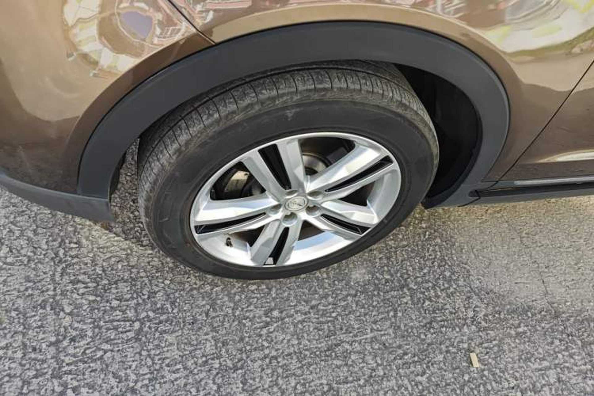 Used Zotye T700 2017 1.8T Dual-Clutch Prestige Model Left Front Wheel Hub