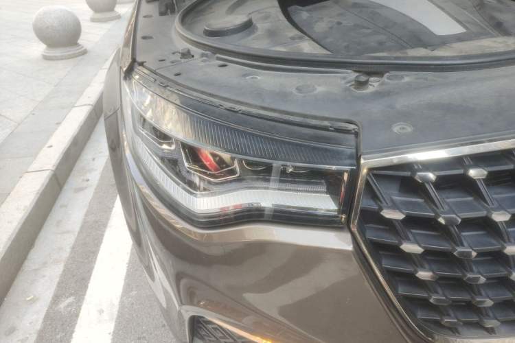 Used Zotye T700 2017 1.8T Dual-Clutch Flagship Model Right Front Headlight