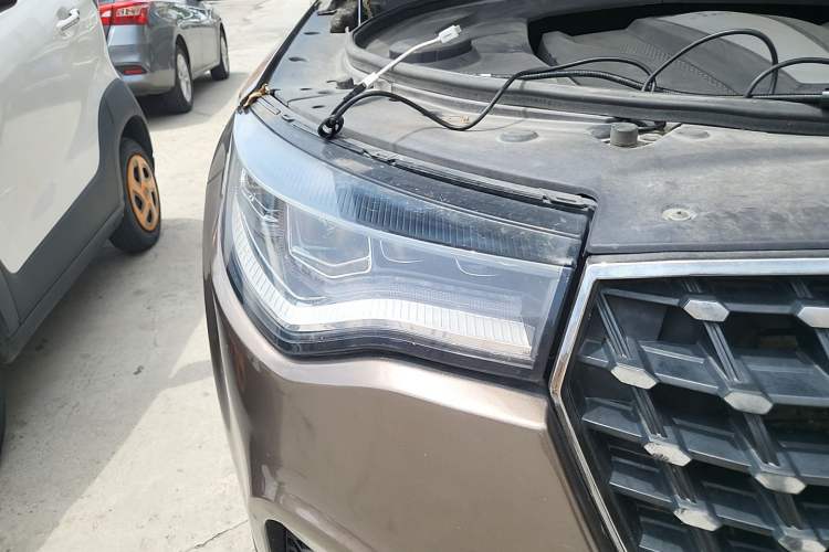 Used Zotye T700 2017 1.8T Dual-Clutch Prestige Model Right Front Headlight