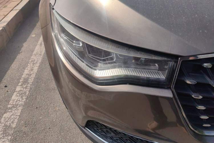 Used Zotye T700 2017 1.8T Dual-Clutch Prestige Model Right Front Headlight