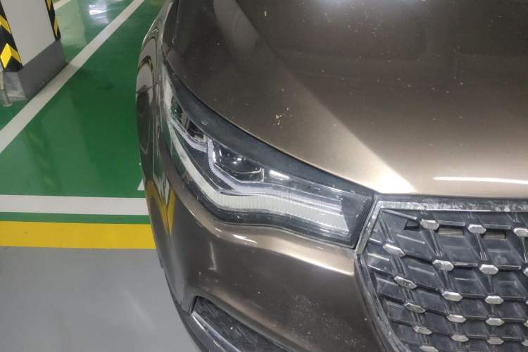 Used Zotye T700 2017 1.8T Dual-Clutch Prestige Model Right Front Headlight