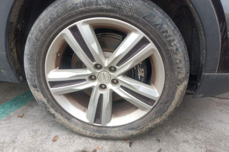 Used Zotye T700 2017 1.8T Dual-Clutch Luxury Model Right Front Wheel Hub