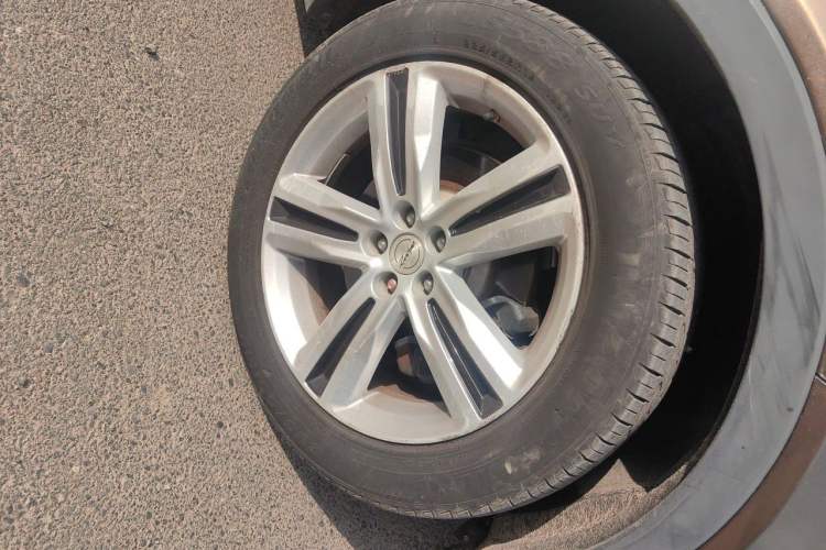 Used Zotye T700 2017 1.8T Dual-Clutch Prestige Model Right Front Wheel Hub