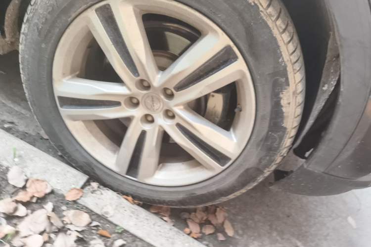 Used Zotye T700 2017 1.8T Dual-Clutch Prestige Model Right Front Wheel Hub