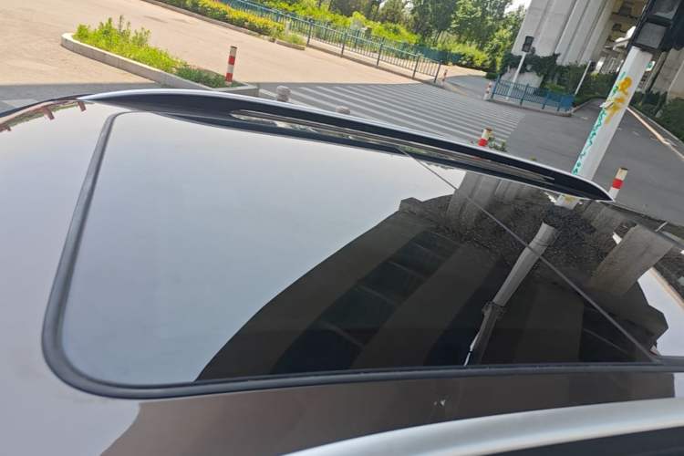 Used Zotye T700 2017 2.0T Automatic Prestige Edition Roof