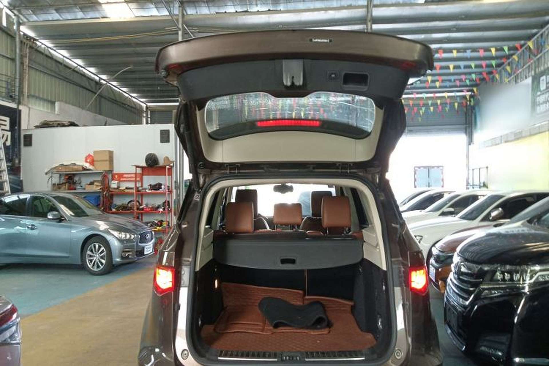 Used Zotye T700 2017 1.8T Dual-Clutch Prestige Model Trunk