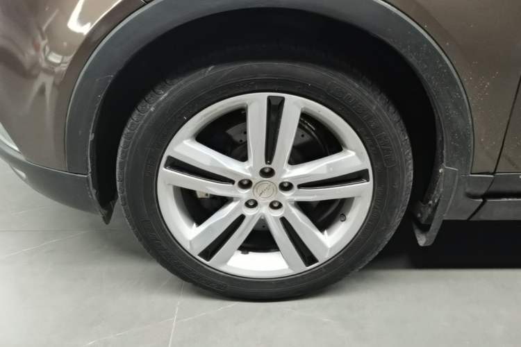 Used Zotye T700 2017 1.8T Dual-Clutch Luxury Model Left Front Wheel Hub