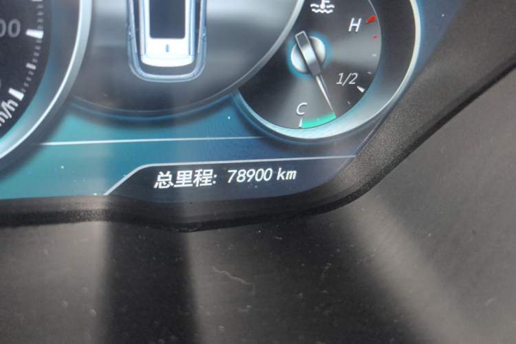 Used Zotye T700 2017 1.8T Dual-Clutch Prestige Model Odometer Close Up