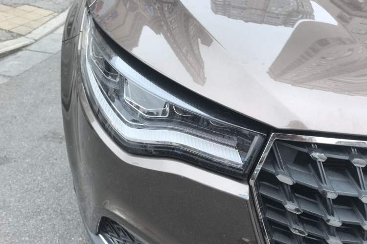 Used Zotye T700 2017 1.8T Dual-Clutch Prestige Model Right Front Headlight