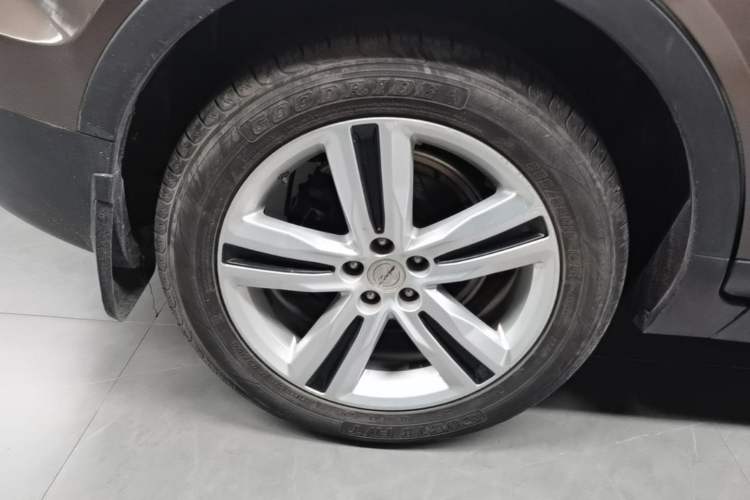 Used Zotye T700 2017 1.8T Dual-Clutch Luxury Model Right Rear Wheel Hub