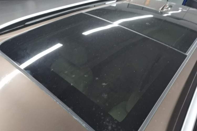 Used Zotye T700 2017 1.8T Dual-Clutch Luxury Model Roof