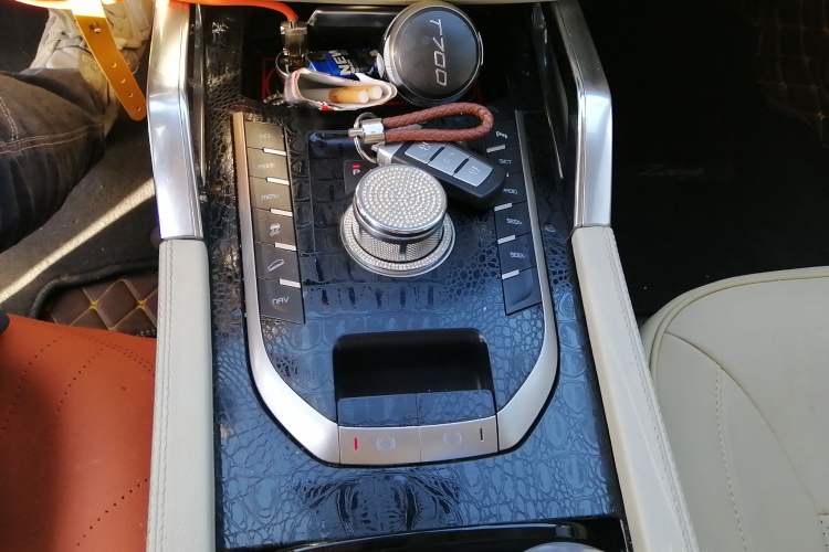 Used Zotye T700 2017 1.8T Dual-Clutch Luxury Model Gear Lever