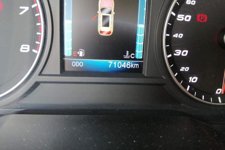 Used Zotye T700 2017 1.8T Dual-Clutch Luxury Model Odometer Close Up