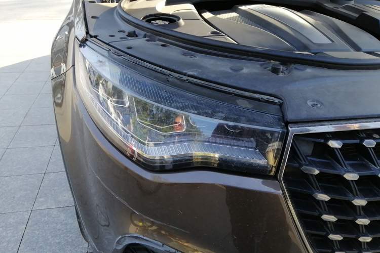 Used Zotye T700 2017 1.8T Dual-Clutch Luxury Model Right Front Headlight