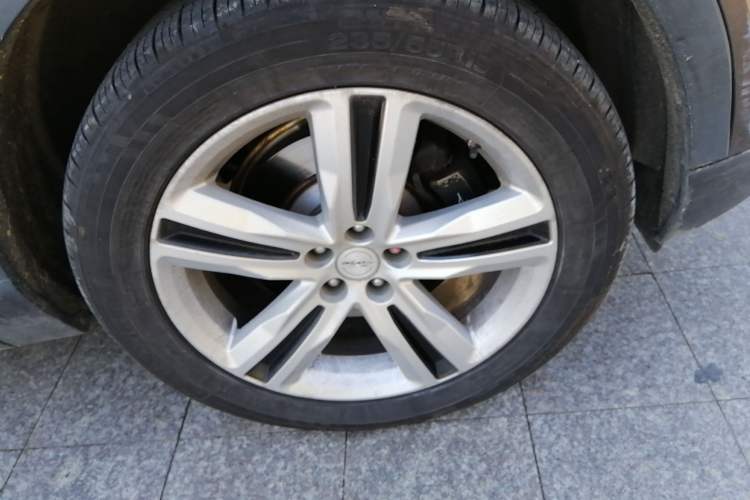 Used Zotye T700 2017 1.8T Dual-Clutch Luxury Model Right Front Wheel Hub