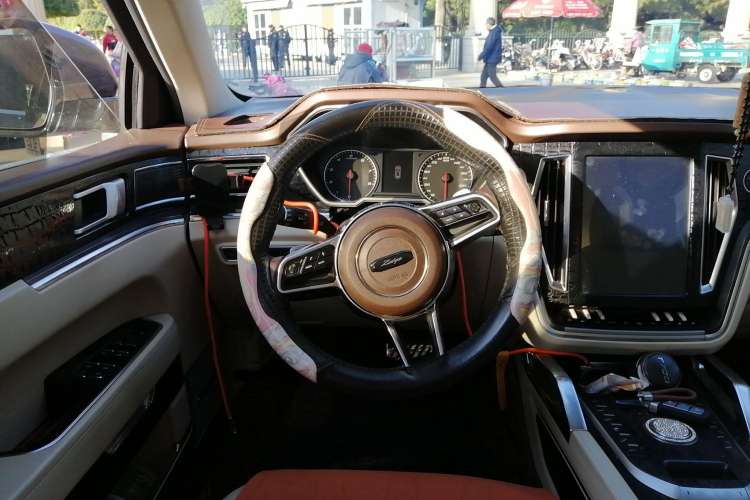 Used Zotye T700 2017 1.8T Dual-Clutch Luxury Model Steering Wheel