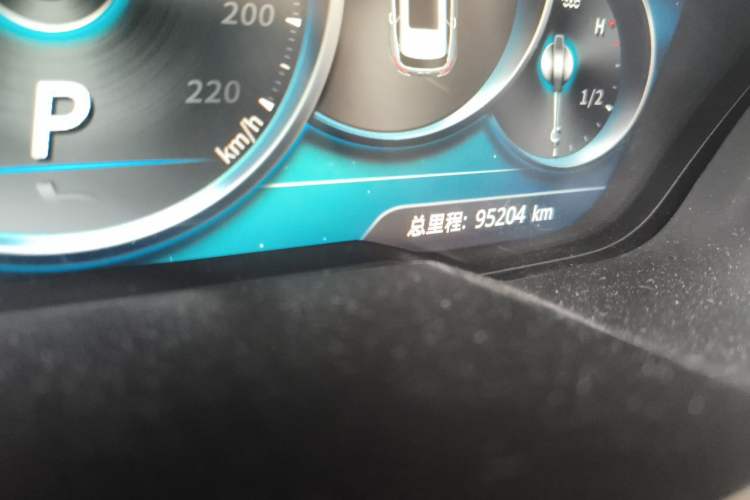 Used Zotye T700 2017 1.8T Dual-Clutch Prestige Model Odometer Close Up