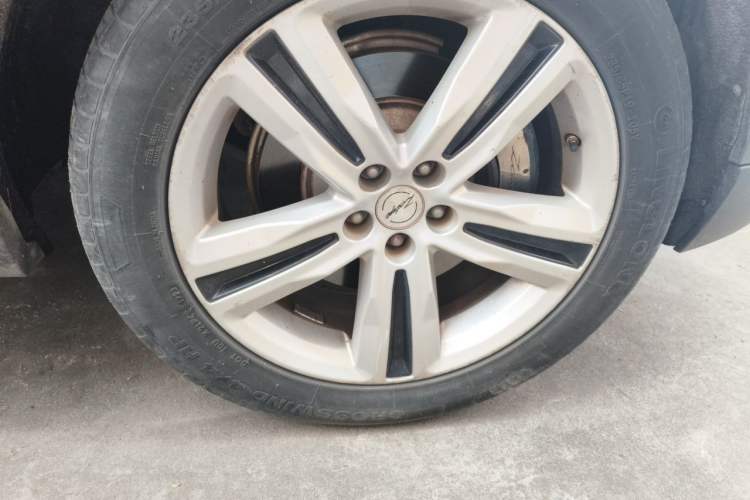 Used Zotye T700 2017 1.8T Dual-Clutch Prestige Model Right Front Wheel Hub