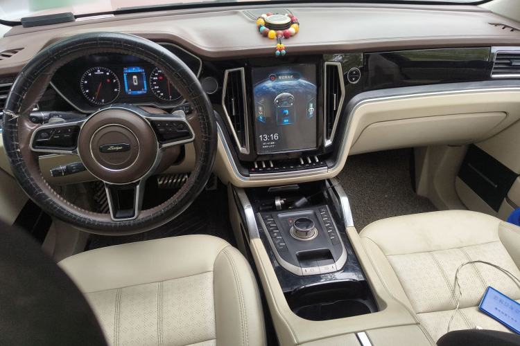 Used Zotye T700 2017 1.8T Dual-Clutch Luxury Model Center Console