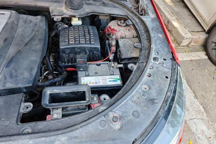 Used Zotye T700 2017 1.8T Dual-Clutch Prestige Model Engine Bay Left