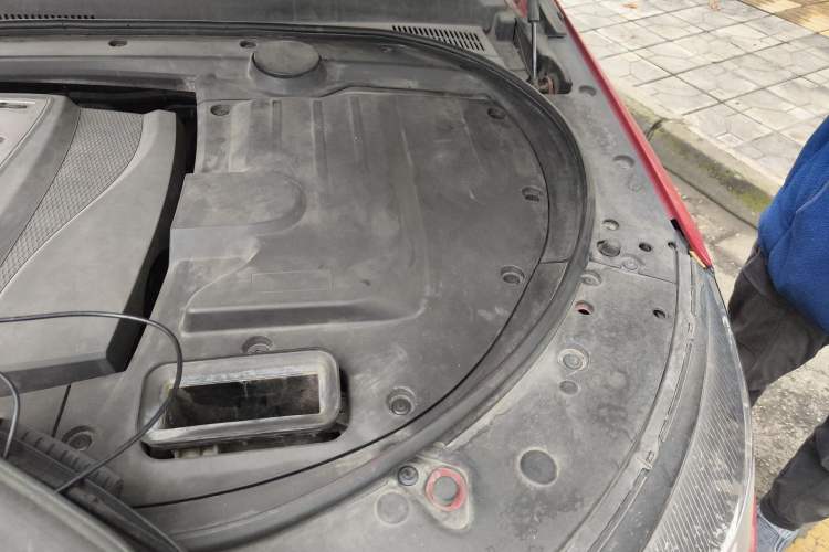 Used Zotye T700 2017 1.8T Dual-Clutch Luxury Model Engine Bay Left