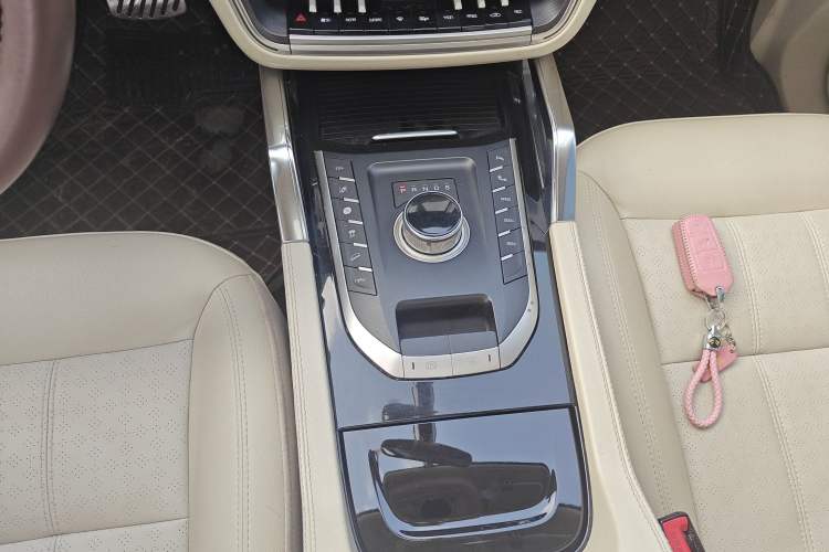 Used Zotye T700 2017 1.8T Dual-Clutch Flagship Model Gear Lever