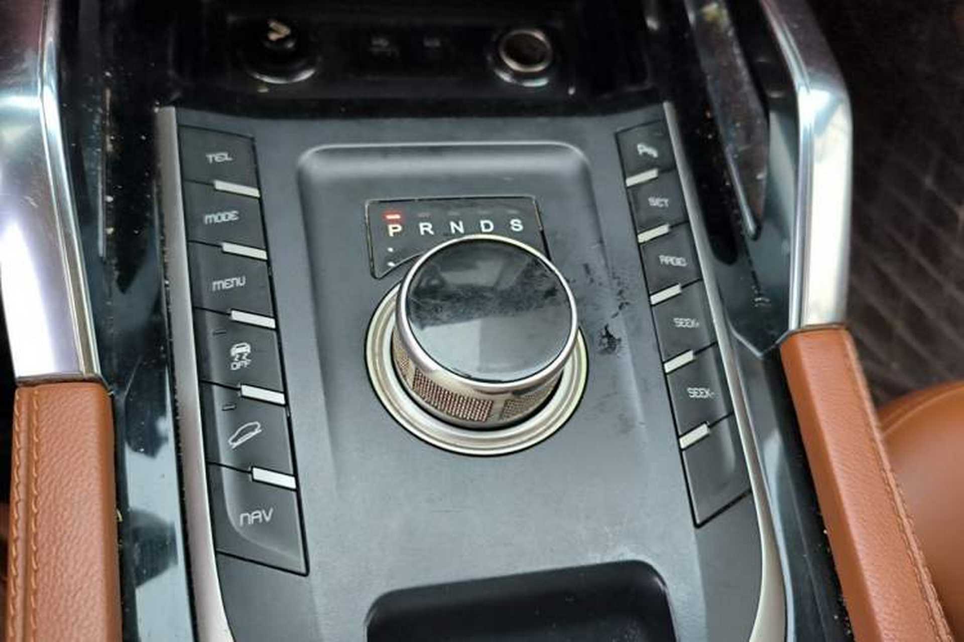 Used Zotye T700 2017 1.8T Dual-Clutch Prestige Model Gear Lever