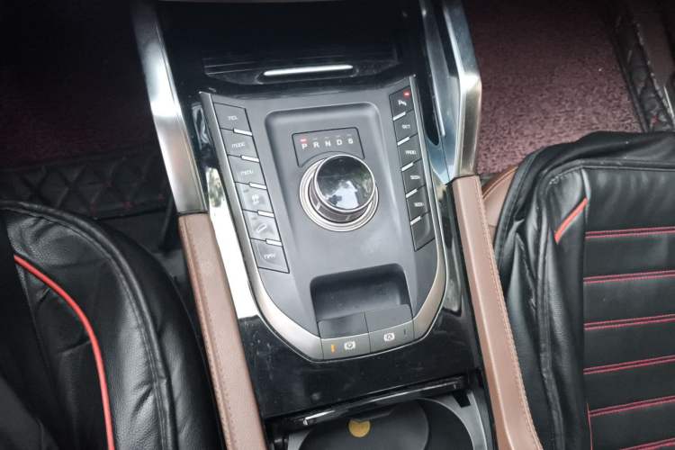 Used Zotye T700 2017 1.8T Dual-Clutch Prestige New Year Edition Gear Lever