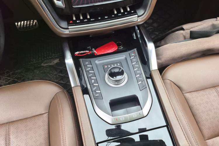 Used Zotye T700 2017 1.8T Dual-Clutch Luxury Model Gear Lever