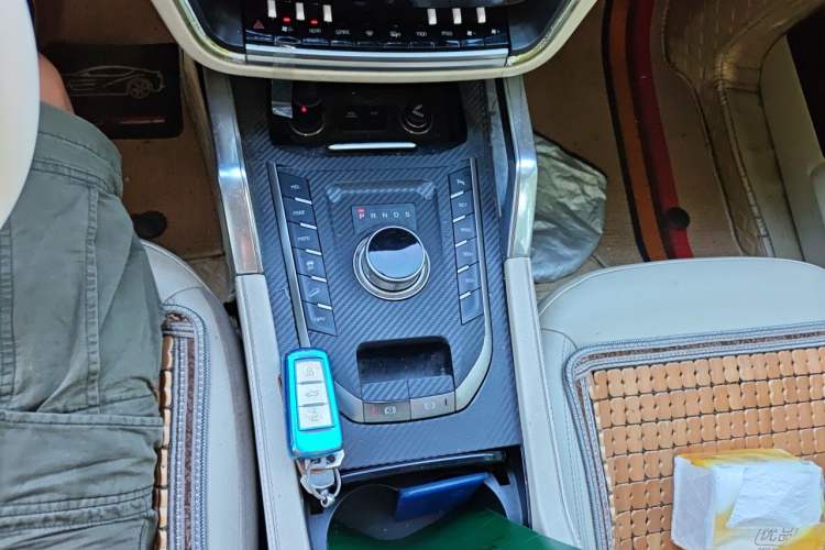 Used Zotye T700 2017 1.8T Dual-Clutch Prestige Model Gear Lever