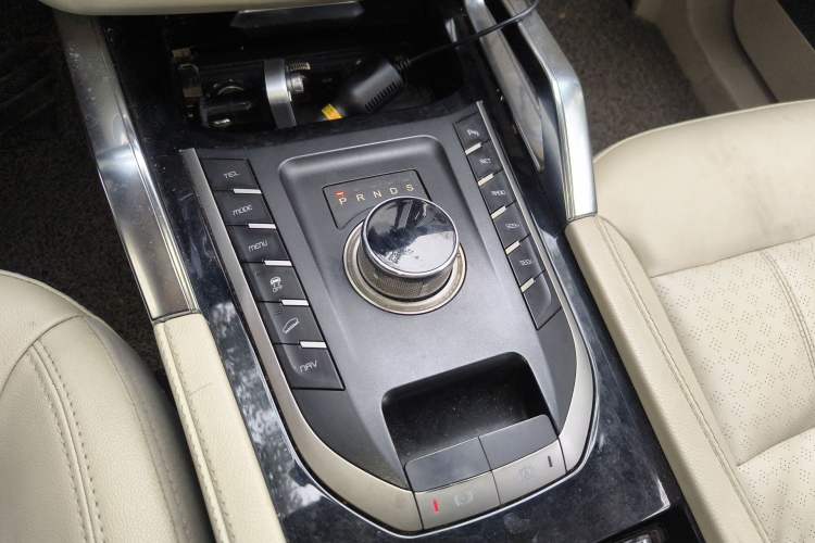 Used Zotye T700 2017 1.8T Dual-Clutch Luxury Model Gear Lever