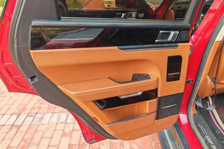 Used Zotye T700 2017 2.0T Automatic Prestige Edition Interior 2