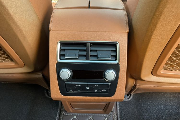 Used Zotye T700 2017 1.8T Dual-Clutch Prestige Model Interior 2