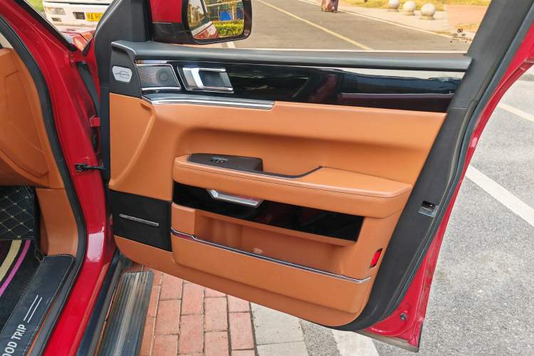 Used Zotye T700 2017 2.0T Automatic Prestige Edition Interior 4