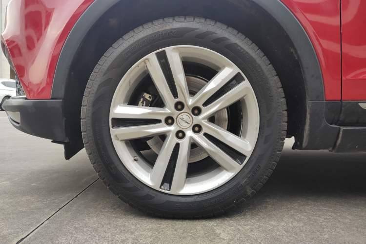 Used Zotye T700 2017 1.8T Dual-Clutch Prestige Model Left Front Wheel Hub