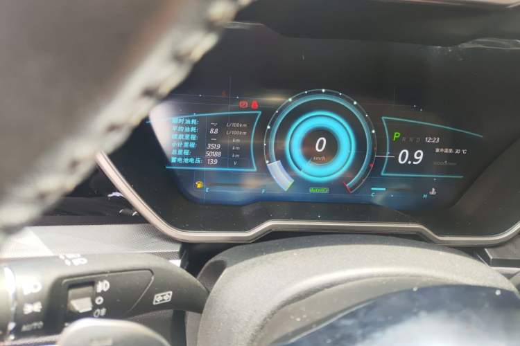 Used Zotye T700 2017 1.8T Dual-Clutch Luxury Model Odometer Close Up