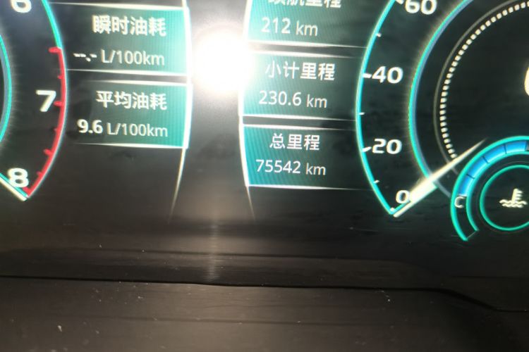 Used Zotye T700 2017 1.8T Dual-Clutch Prestige Model Odometer Close Up