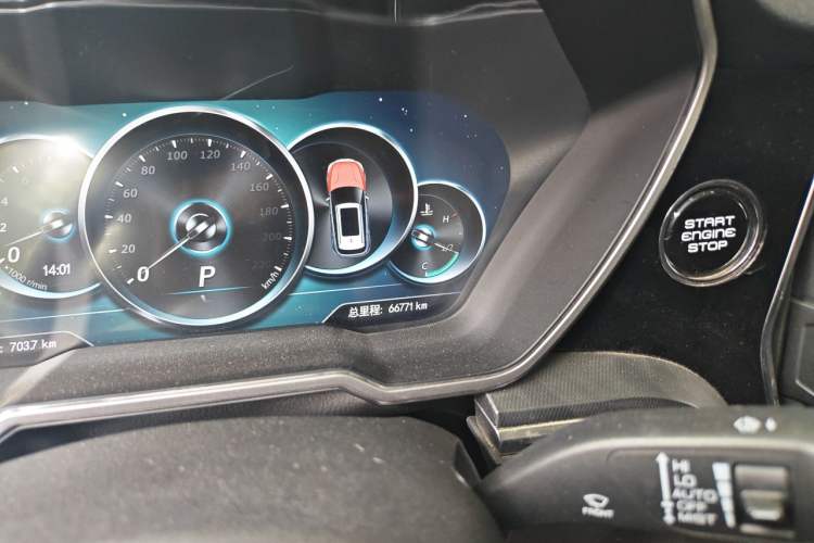 Used Zotye T700 2017 1.8T Dual-Clutch Flagship Model Odometer Close Up