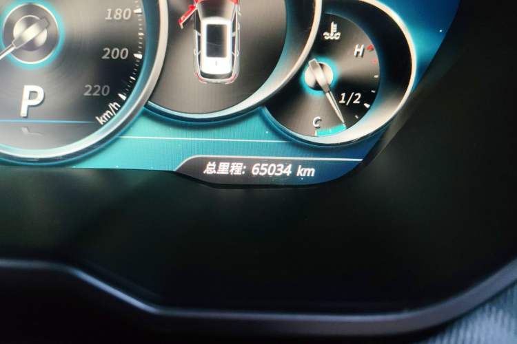 Used Zotye T700 2017 1.8T Dual-Clutch Prestige Model Odometer Close Up