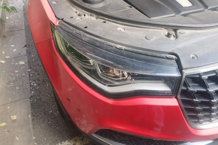 Used Zotye T700 2017 1.8T Dual-Clutch Luxury Model Right Front Headlight
